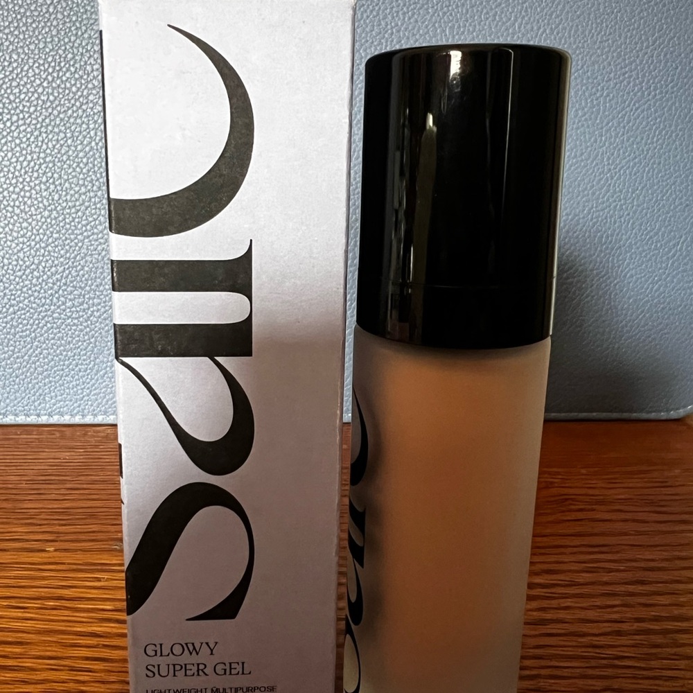 Saie Glowy Super Gel - Subtle Shimmer Primer - Picture 3 of 6